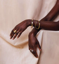 Charger l'image dans la galerie, Bracelet Manchette Fine Laiton .: Reflets