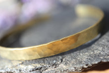 Charger l'image dans la galerie, Bracelet Manchette Fine Laiton .: Reflets