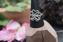 Charger l'image dans la galerie, Bague .: Fleur de métal n°3