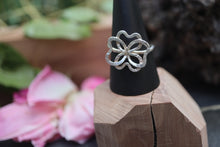 Charger l'image dans la galerie, Bague .: Fleur de métal n°3