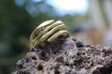 Charger l'image dans la galerie, Bague en laiton .: Tierra n°1