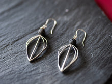 Charger l'image dans la galerie, Boucles d'oreille .: Fossile