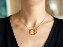 Charger l'image dans la galerie, Collier .: Fleur de métal n°1