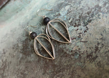 Charger l'image dans la galerie, Boucles d'oreille .: Fossile